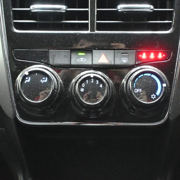 Toyota Yaris 1.5 E AT (2023) - Image 16