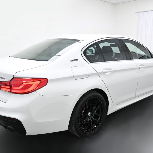 BMW 530e G30 Sedan 4dr 530e Sport AT (2018) - Image 11