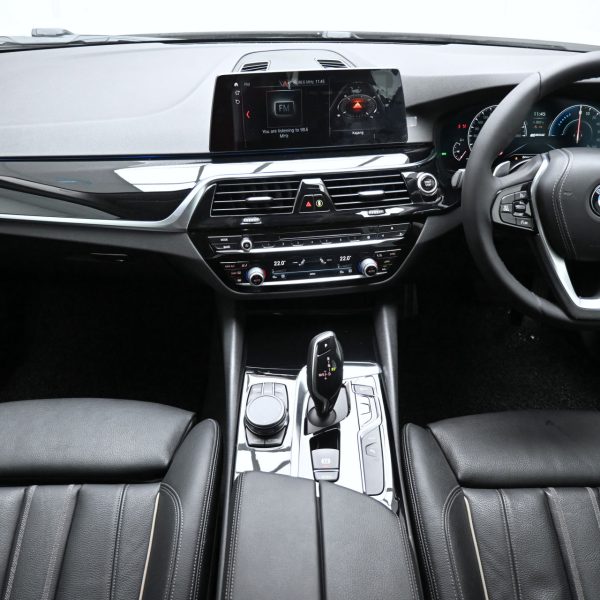 BMW 530e G30 Sedan 4dr 530e Sport AT (2018) - Image 12