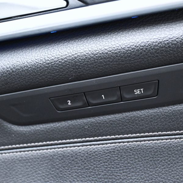 BMW 530e G30 Sedan 4dr 530e Sport AT (2018) - Image 17