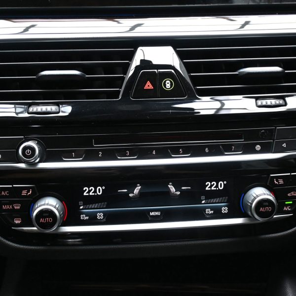BMW 530e G30 Sedan 4dr 530e Sport AT (2018) - Image 19
