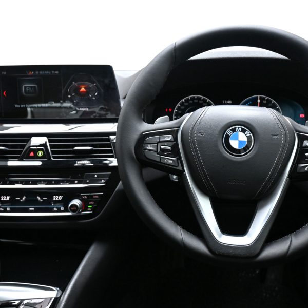 BMW 530e G30 Sedan 4dr 530e Sport AT (2018) - Image 4