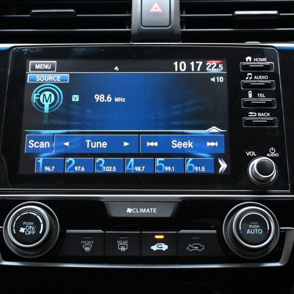 Honda Civic FC 1.8 S Auto AT (2021) - Image 17
