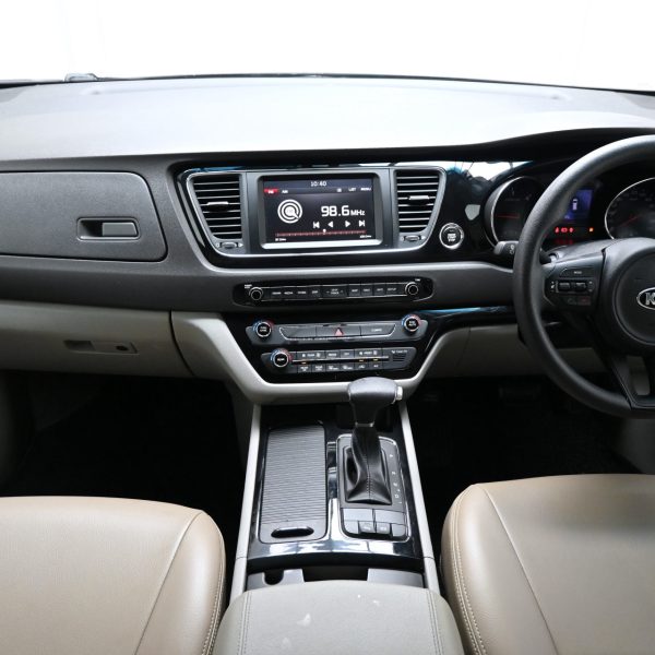 Kia Grand Carnival 2.2D KX AT (2018) - Image 11