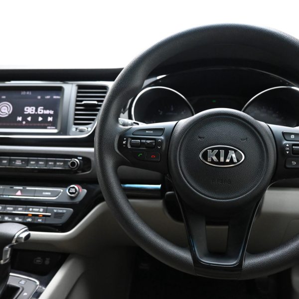 Kia Grand Carnival 2.2D KX AT (2018) - Image 4