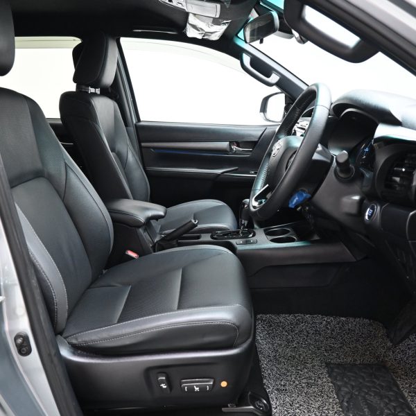 Toyota Hilux Double Cab 2.8 Rogue Auto 4x4 Revo N80 Facelift 2 AT (2022) - Image 11