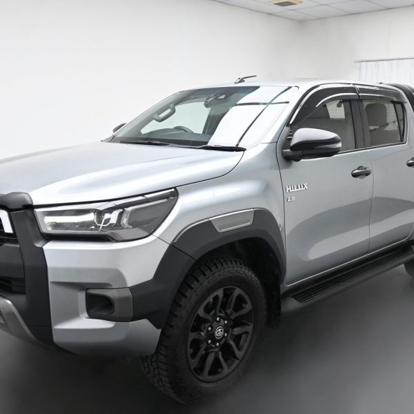 Toyota Hilux Double Cab 2.8 Rogue Auto 4x4 Revo N80 Facelift 2 AT (2022) - Image 19