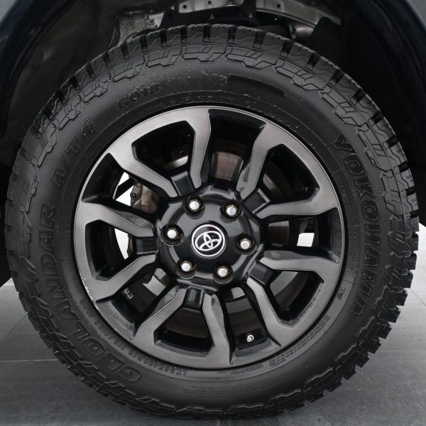 Toyota Hilux Double Cab 2.8 Rogue Auto 4x4 Revo N80 Facelift 2 AT (2022) - Image 6