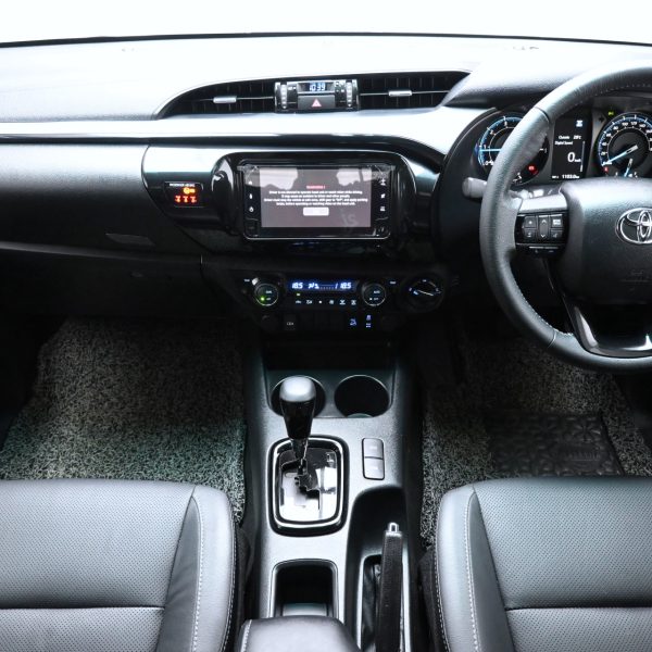 Toyota Hilux Double Cab 2.8 Rogue Auto 4x4 Revo N80 Facelift 2 AT (2022) - Image 10