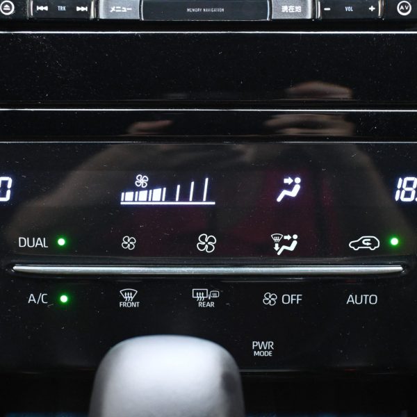 Toyota Harrier 2.0 Elegance Facelift AT (2018) - Image 17