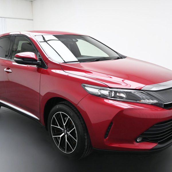 Toyota Harrier 2.0 Elegance Facelift AT (2018) - Image 3