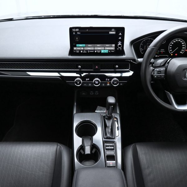 Honda Civic 1.5 V Auto AT (2023) - Image 12
