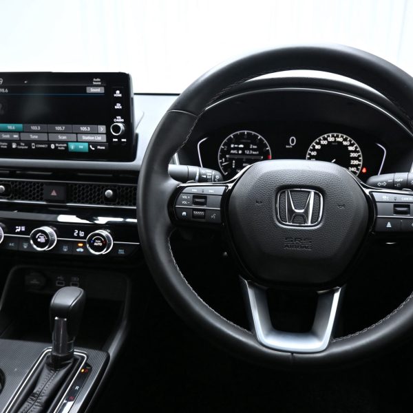 Honda Civic 1.5 V Auto AT (2023) - Image 5