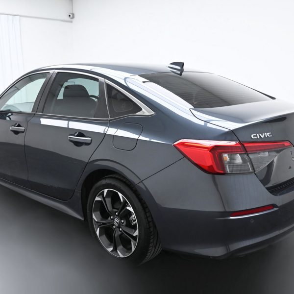 Honda Civic 1.5 V Auto AT (2023) - Image 9