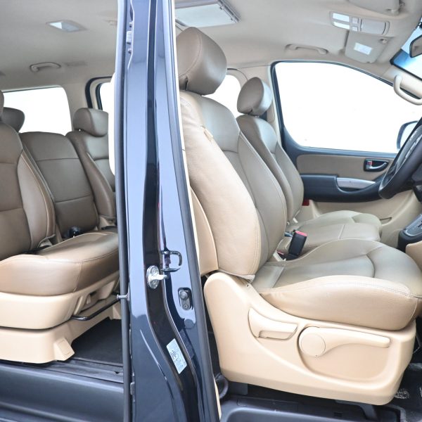 Hyundai Grand Starex 2.5 Royale Facelift AT (2019) - Image 11