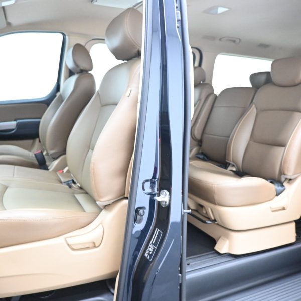 Hyundai Grand Starex 2.5 Royale Facelift AT (2019) - Image 12