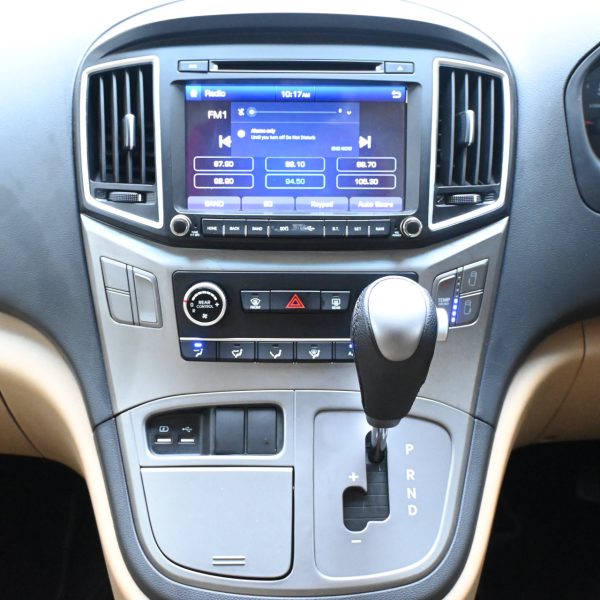Hyundai Grand Starex 2.5 Royale Facelift AT (2019) - Image 15