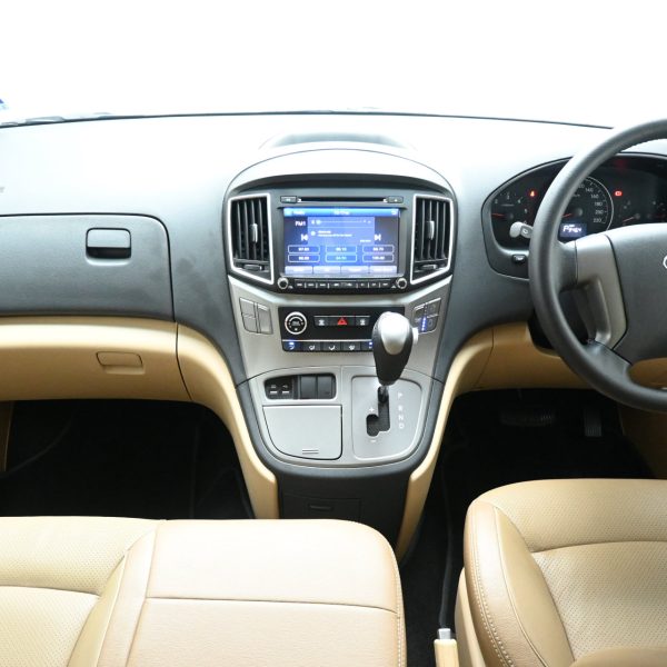 Hyundai Grand Starex 2.5 Royale Facelift AT (2019) - Image 10