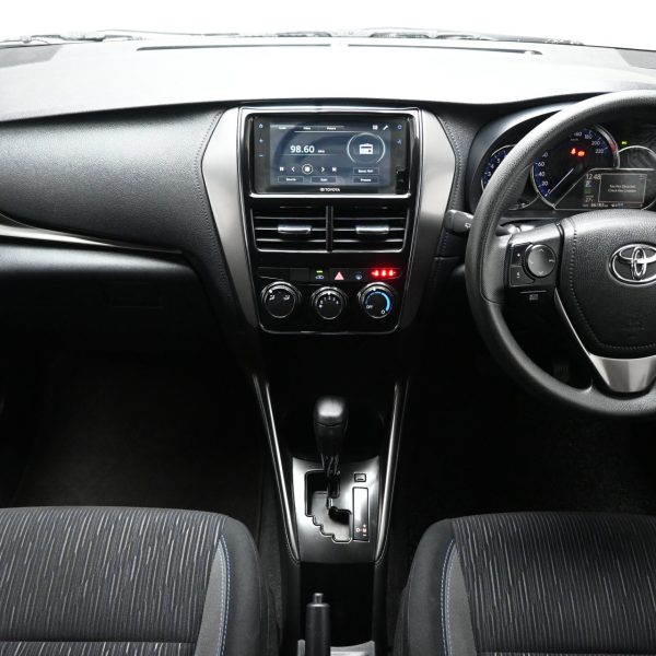 Toyota Yaris 1.5 E AT (2022) - Image 12
