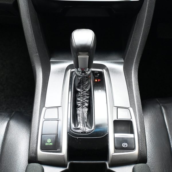 Honda Civic FC 1.8 S Auto AT (2021) - Image 17
