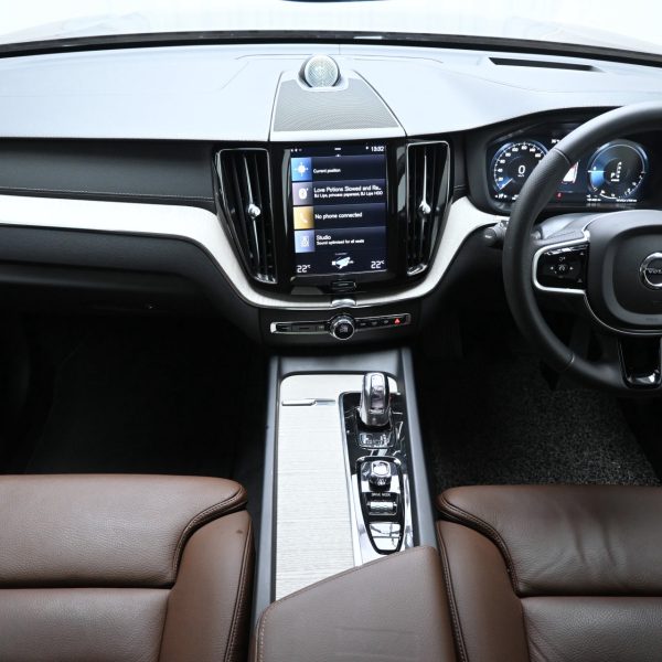 Volvo XC60 T8 2.0 (A) AT (2019) - Image 14