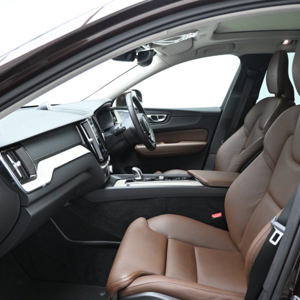 Volvo XC60 T8 2.0 (A) AT (2019) - Image 16