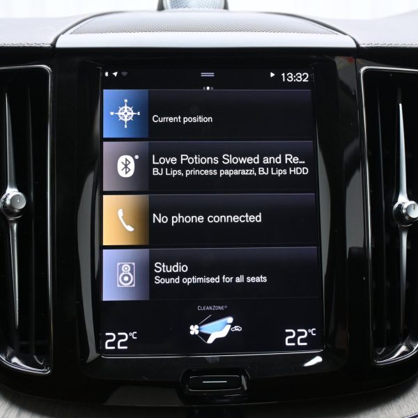 Volvo XC60 T8 2.0 (A) AT (2019) - Image 20