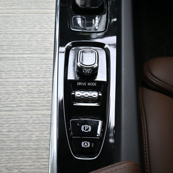 Volvo XC60 T8 2.0 (A) AT (2019) - Image 4