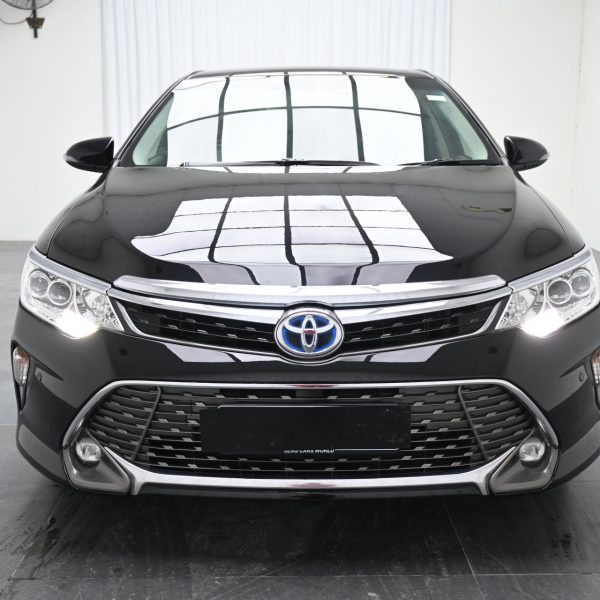 Toyota Camry 2.5 Hybrid Luxury AT (2018) - Image 2
