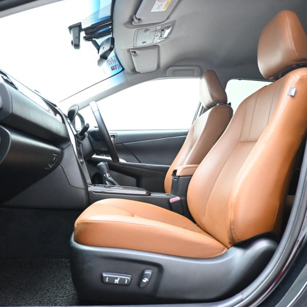 Toyota Camry 2.5 Hybrid Luxury AT (2018) - Image 11