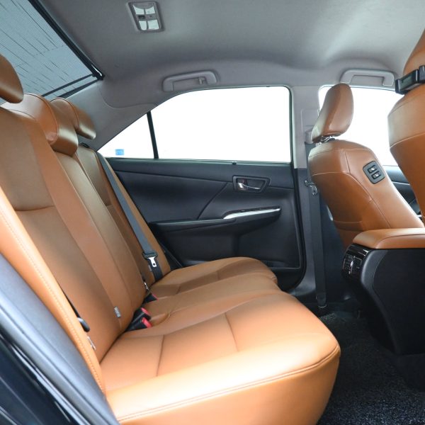 Toyota Camry 2.5 Hybrid Luxury AT (2018) - Image 12
