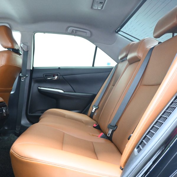 Toyota Camry 2.5 Hybrid Luxury AT (2018) - Image 13