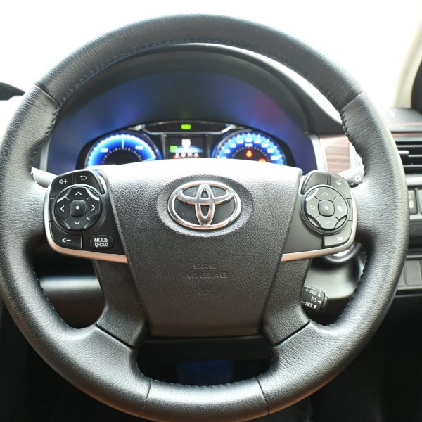 Toyota Camry 2.5 Hybrid Luxury AT (2018) - Image 16