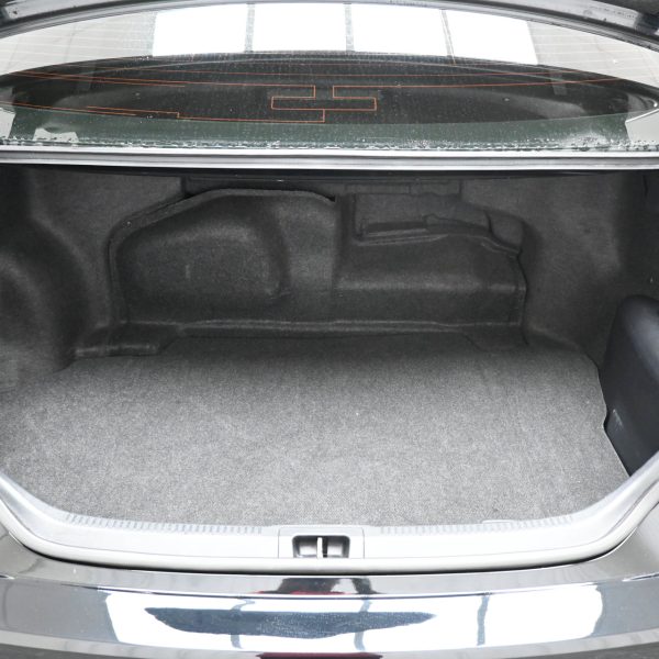 Toyota Camry 2.5 Hybrid Luxury AT (2018) - Image 4