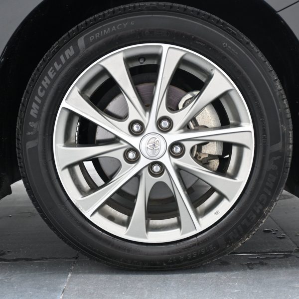 Toyota Camry 2.5 Hybrid Luxury AT (2018) - Image 5