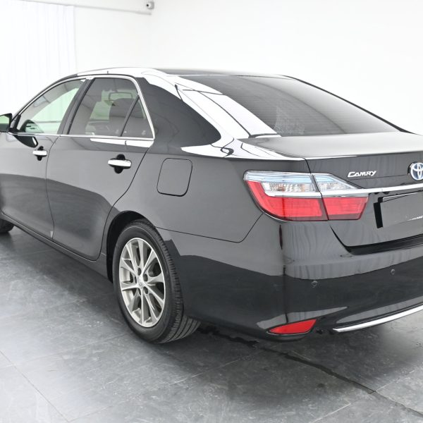 Toyota Camry 2.5 Hybrid Luxury AT (2018) - Image 6