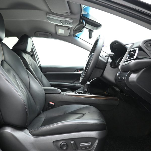 Toyota Camry 2.5 V Auto AT (2020) - Image 11