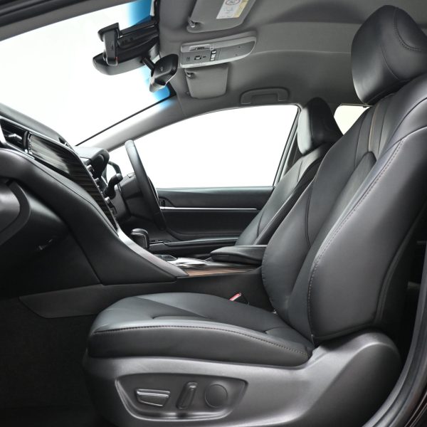 Toyota Camry 2.5 V Auto AT (2020) - Image 12