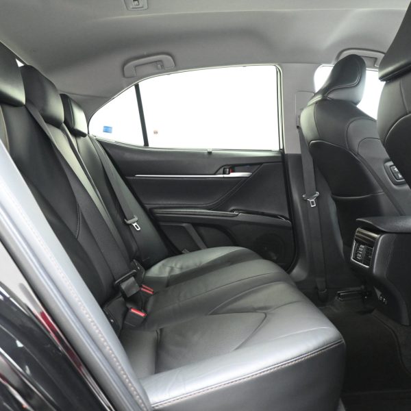 Toyota Camry 2.5 V Auto AT (2020) - Image 13