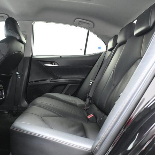 Toyota Camry 2.5 V Auto AT (2020) - Image 14