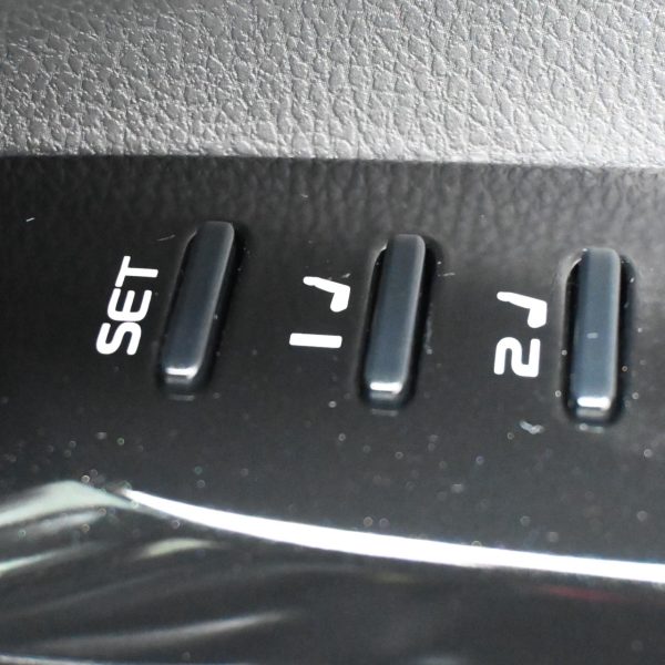 Toyota Camry 2.5 V Auto AT (2020) - Image 15