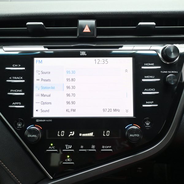 Toyota Camry 2.5 V Auto AT (2020) - Image 16