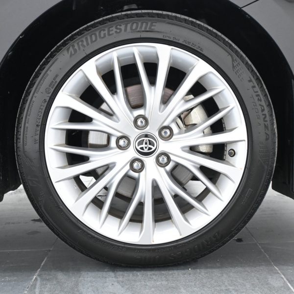 Toyota Camry 2.5 V Auto AT (2020) - Image 6