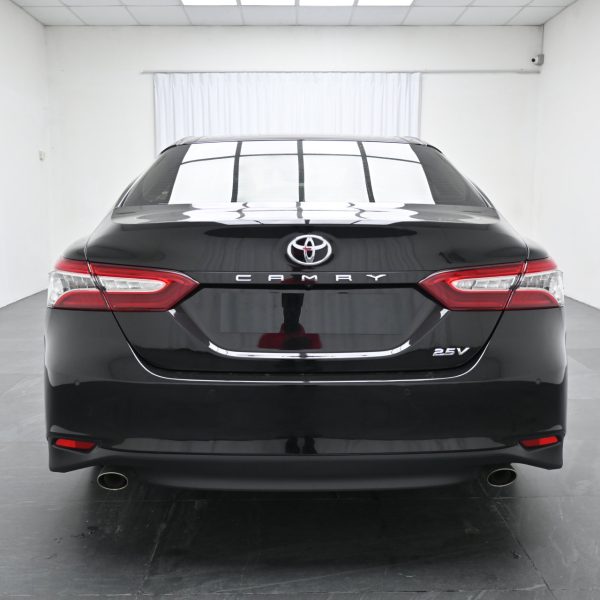 Toyota Camry 2.5 V Auto AT (2020) - Image 8