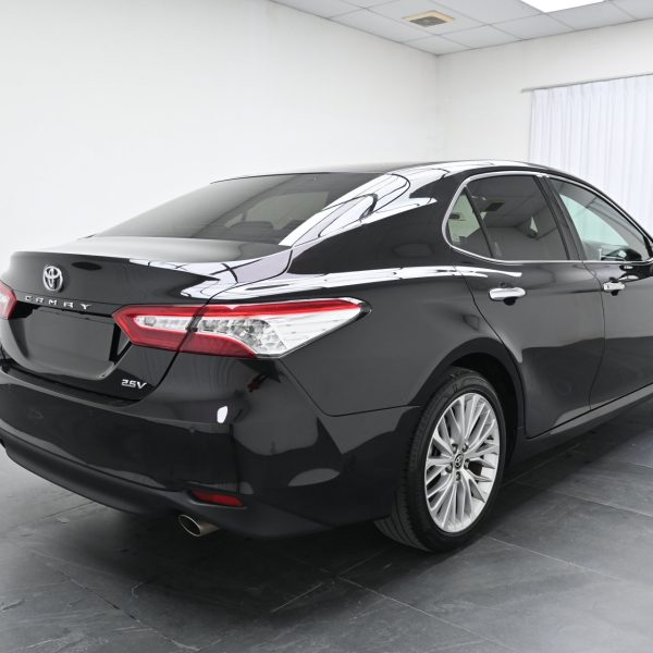 Toyota Camry 2.5 V Auto AT (2020) - Image 9