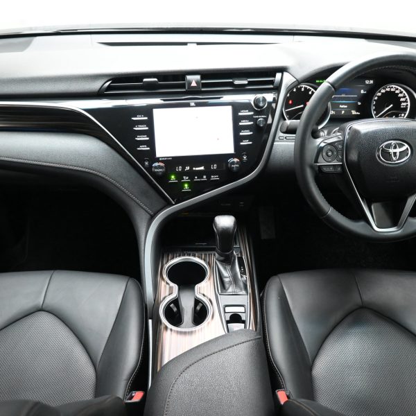 Toyota Camry 2.5 V Auto AT (2020) - Image 10