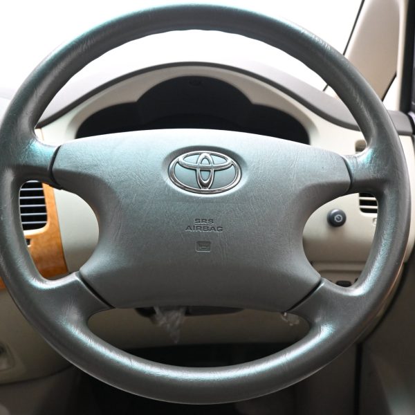 Toyota Innova N40 Wagon 5dr G 8st Auto-Gate Shift 4sp RWD 2.0i AT (2010) - Image 4