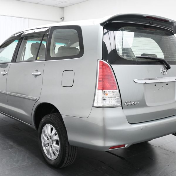Toyota Innova N40 Wagon 5dr G 8st Auto-Gate Shift 4sp RWD 2.0i AT (2010) - Image 7