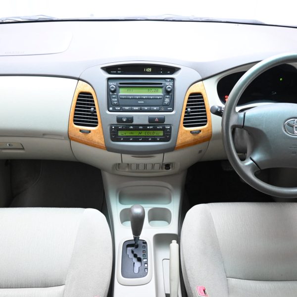 Toyota Innova N40 Wagon 5dr G 8st Auto-Gate Shift 4sp RWD 2.0i AT (2010) - Image 10