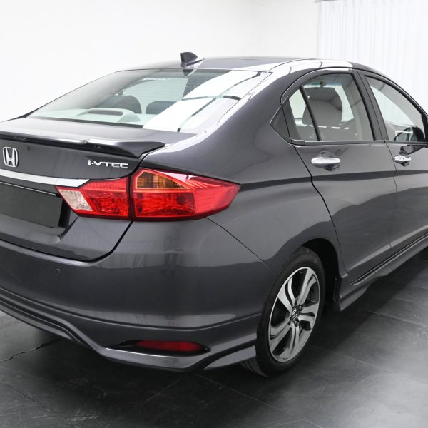Honda City 1.5 V AT (2015) - Image 11